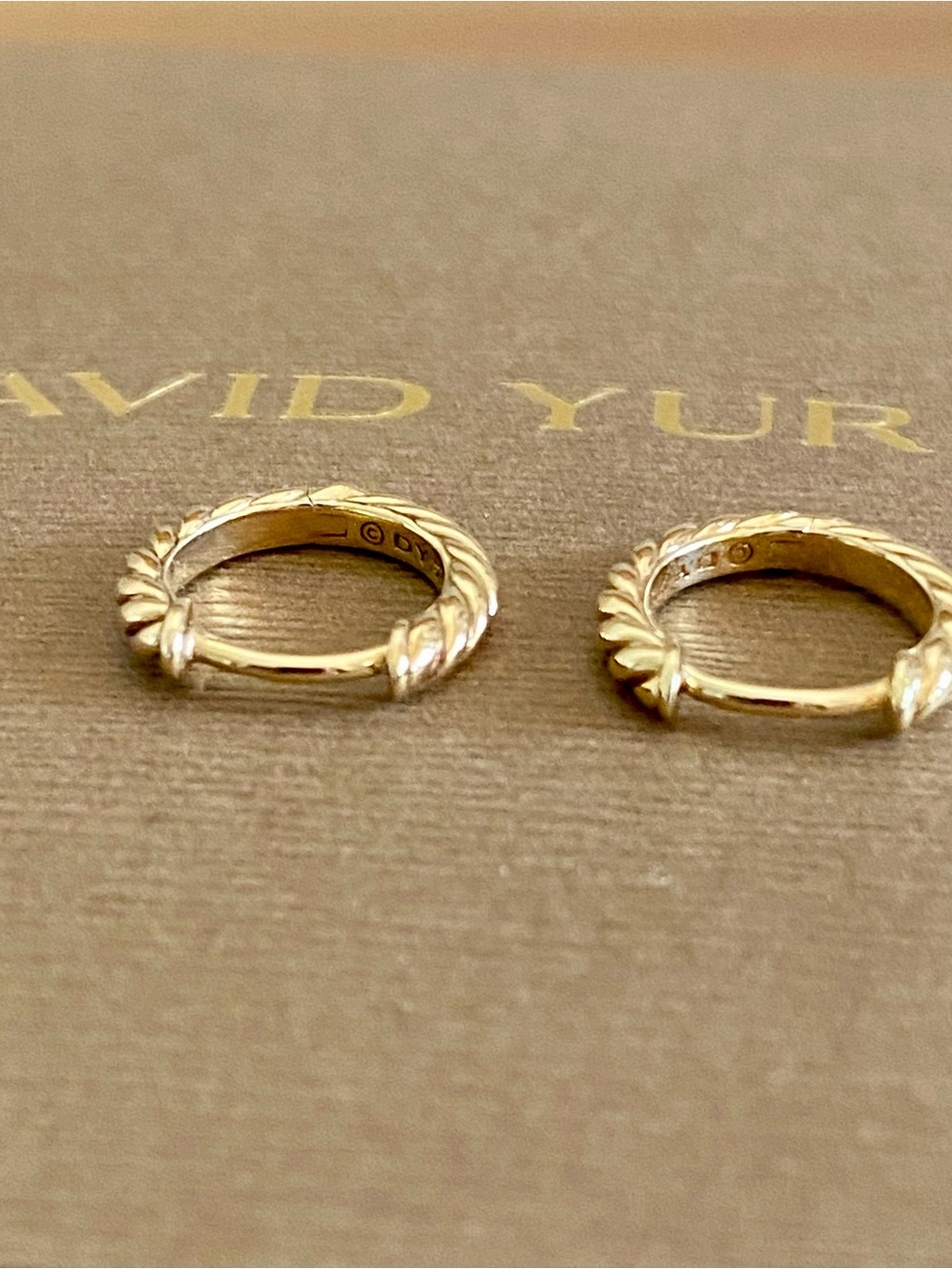DAVID YURMAN Sculpted Cable Huggie Hoop Earrings 18K Yellow Gold 10.7mm - Picture 6 of 7